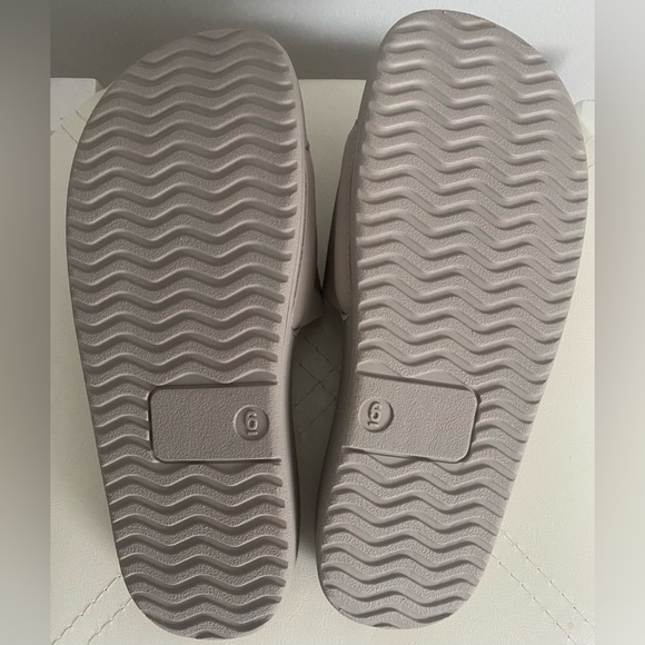 WOMENS TAUPE SANDAL SLIDES - Picture 3 of 4